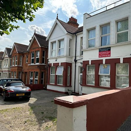 Malvern Lodge Guest House- Close To Beach, Train Station & Southend Airport Exterior photo