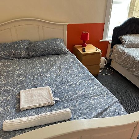 Malvern Lodge Guest House- Close To Beach, Train Station & Southend Airport Exterior photo