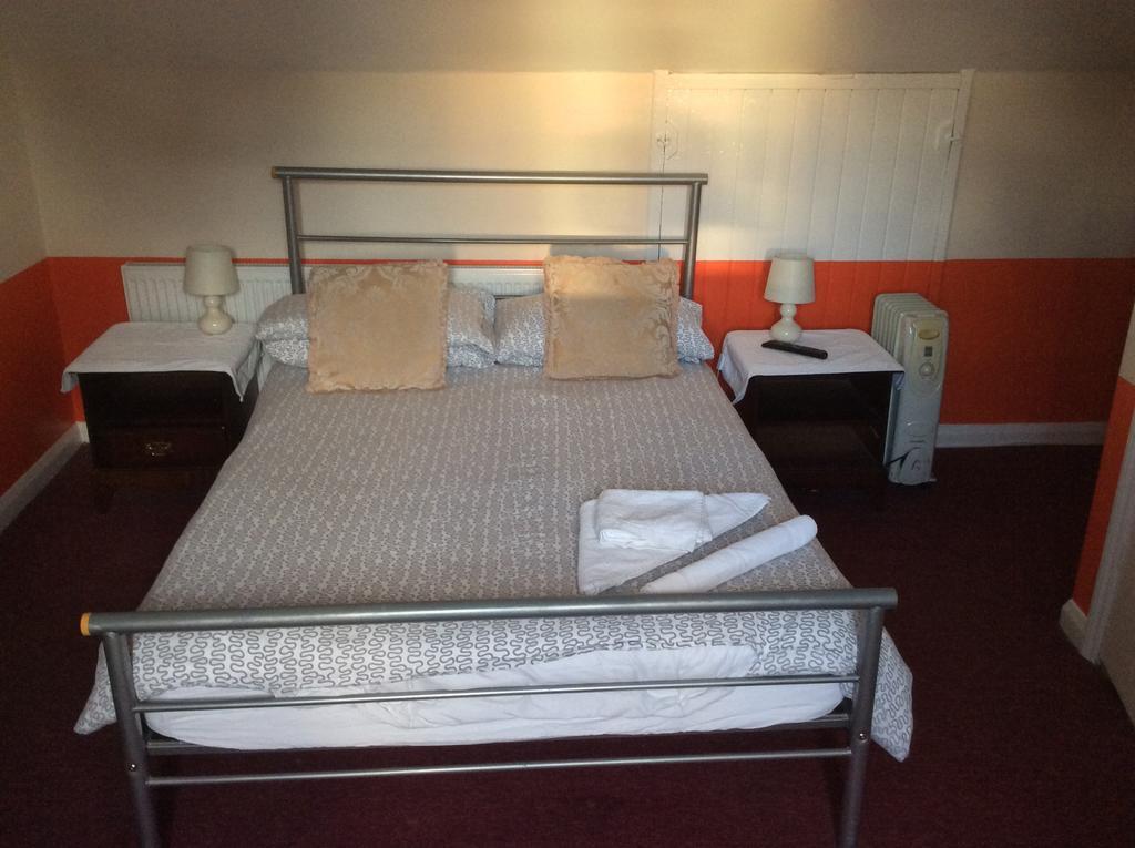 Malvern Lodge Guest House- Close To Beach, Train Station & Southend Airport Exterior photo