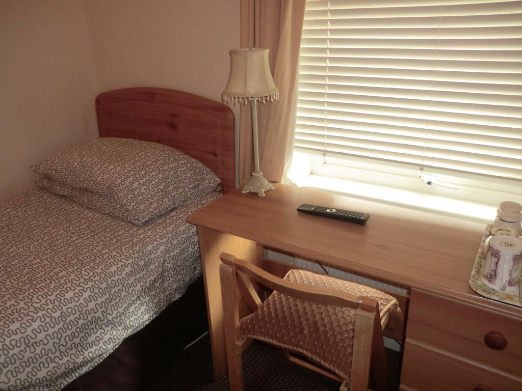 Malvern Lodge Guest House- Close To Beach, Train Station & Southend Airport Room photo