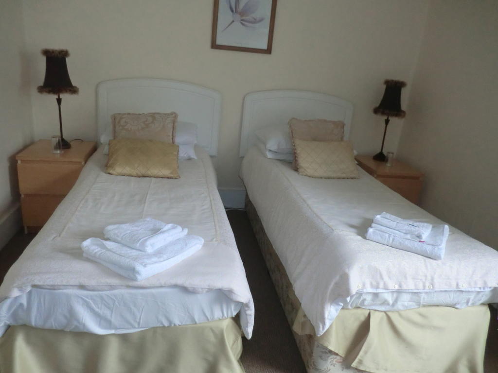Malvern Lodge Guest House- Close To Beach, Train Station & Southend Airport Room photo