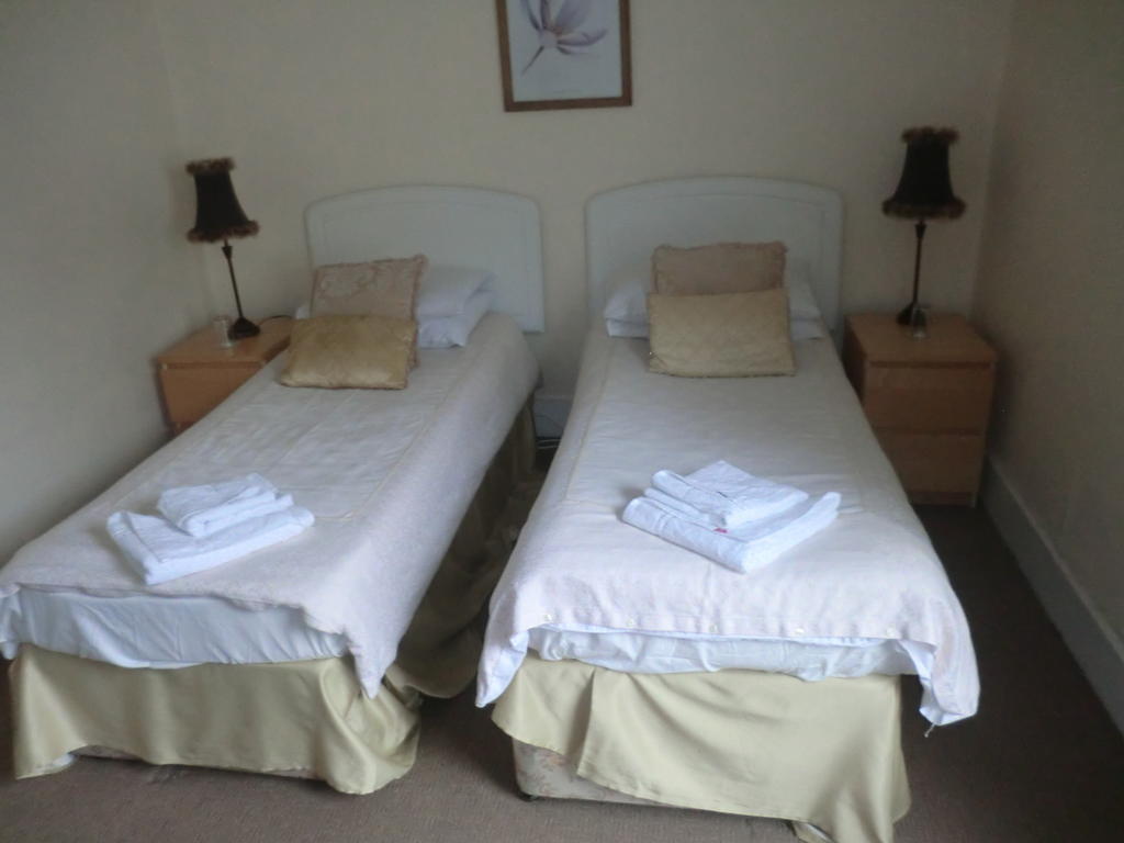 Malvern Lodge Guest House- Close To Beach, Train Station & Southend Airport Room photo