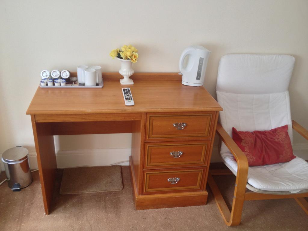 Malvern Lodge Guest House- Close To Beach, Train Station & Southend Airport Room photo