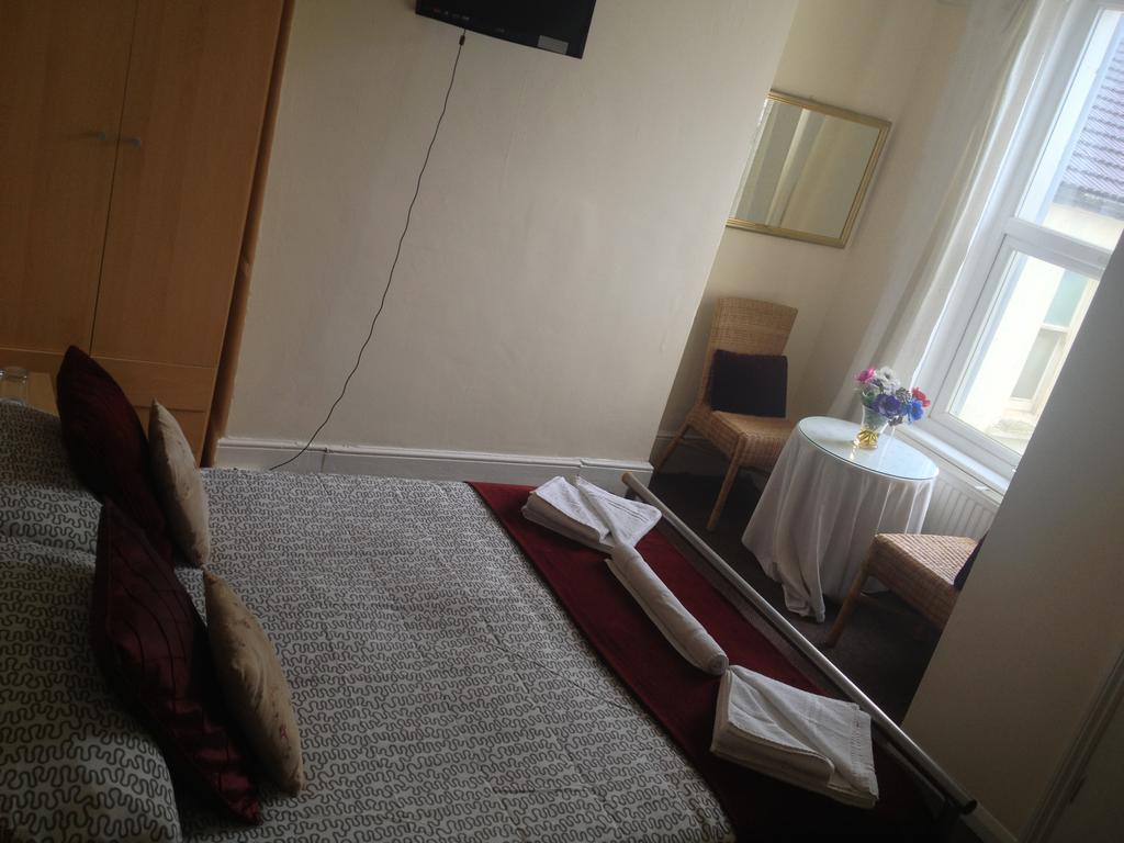 Malvern Lodge Guest House- Close To Beach, Train Station & Southend Airport Room photo